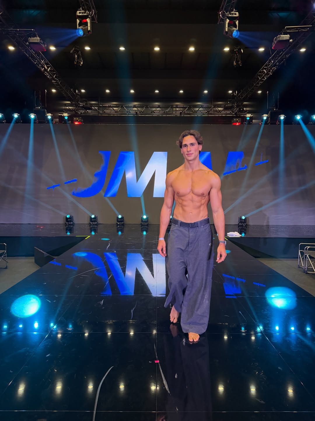 Runway — Show · Backstage
